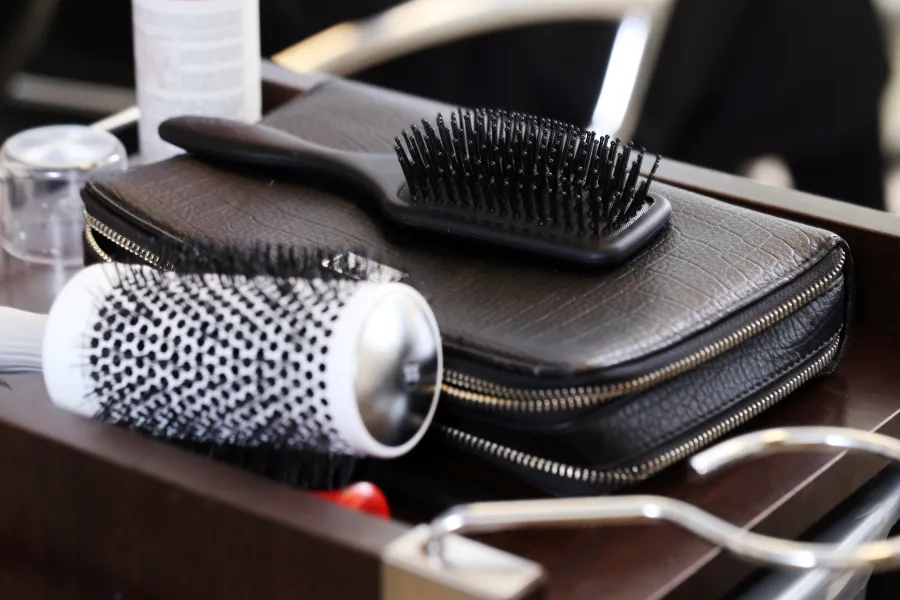 Brosses et accessoires de coiffure professionnels